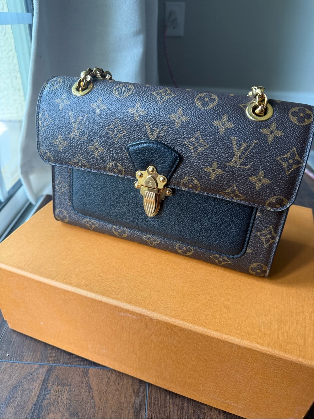 Louis Vuitton VICTOIRE BAG